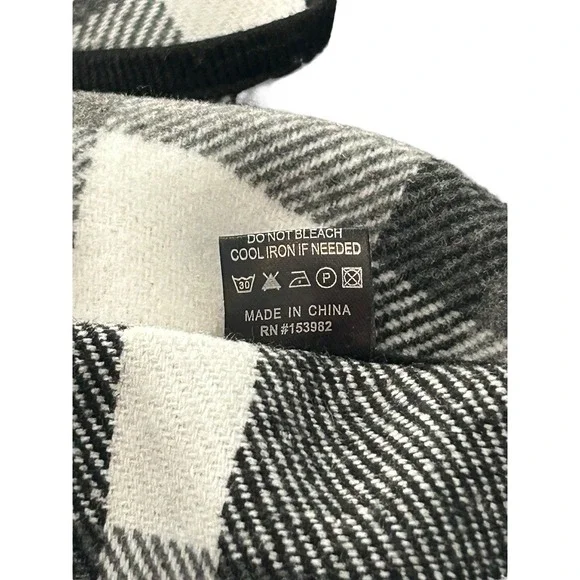 Black White Plaid Faux Fur Collar Single Button Closure Shawl Womens One Size - Picture 11 of 11